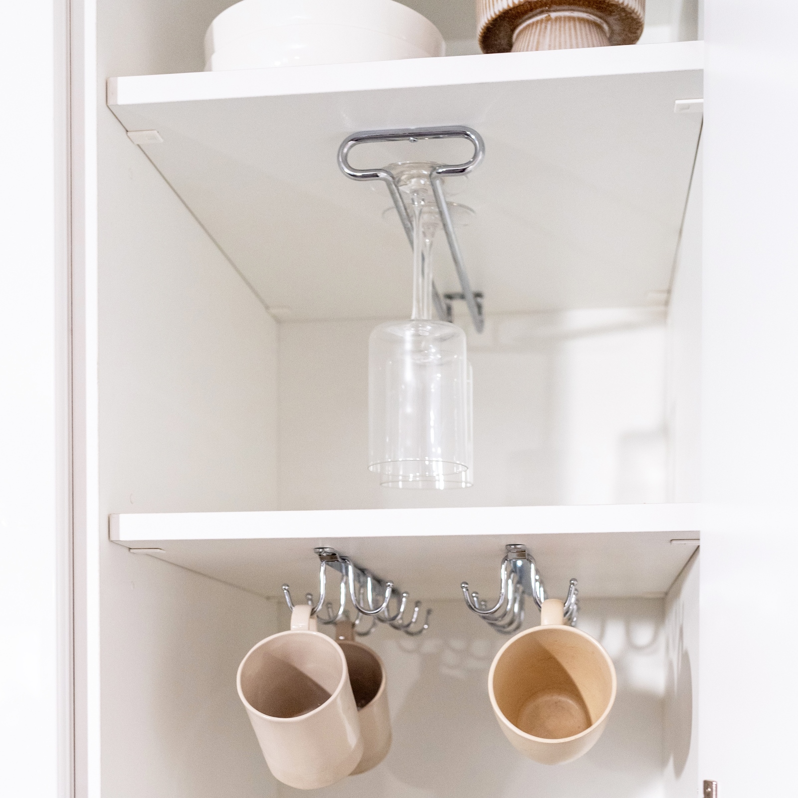 Hoogwaardige wijnglashouder, gemaakt van staal, oppervlak: verchroomd, 280 mm (11-1/32"), 8930011. Praktische glazendrager voor wijnglazen, champagneglazen, cocktailglazen, cognacglazen, bekers en nog veel meer, van EMUCA - Afbeelding 8